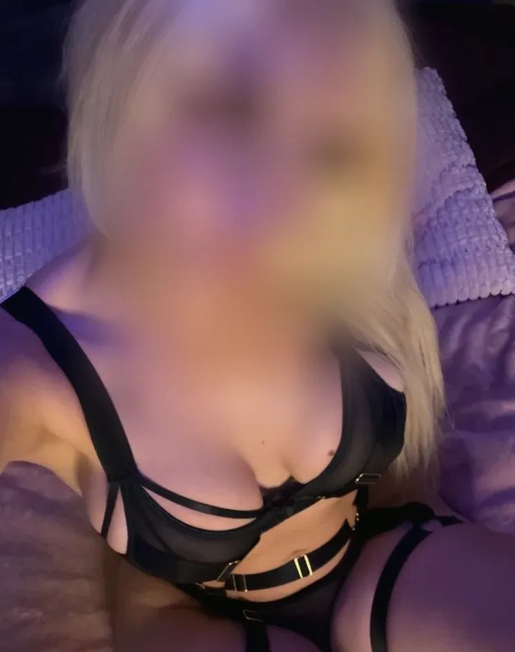 Gemma, 33