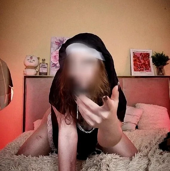 Nia, 23
