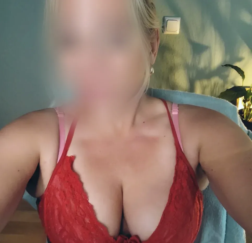 Yasmin, 37