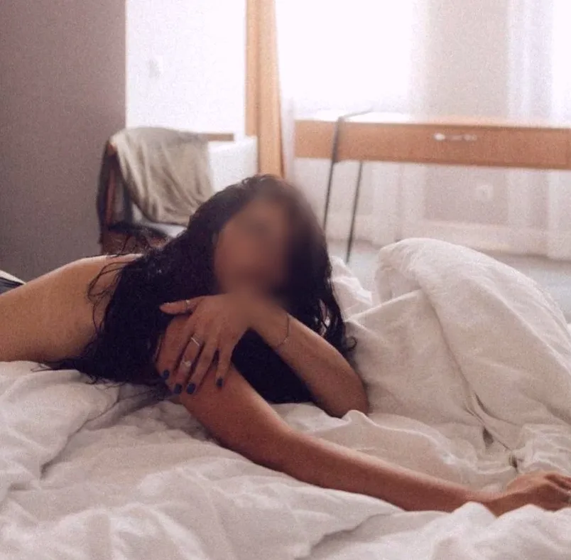 Zoe, 24